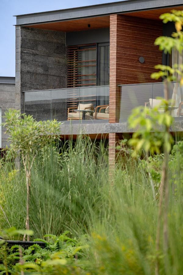 Mysa Zinc Journey By The Fern, Nani Devati Hotel Sānand Exterior foto