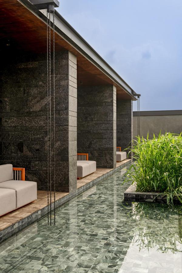 Mysa Zinc Journey By The Fern, Nani Devati Hotel Sānand Exterior foto